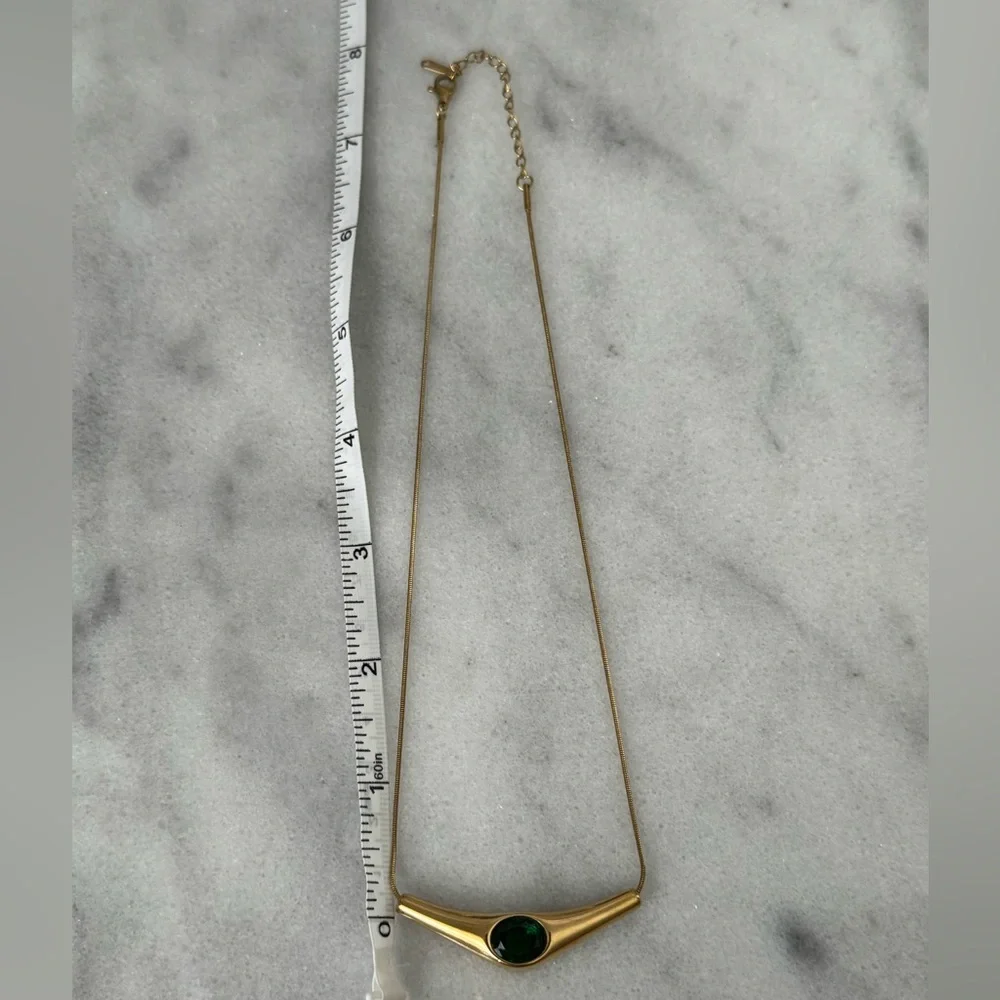 Gold Vintage Style Green Gem Necklace
Brand New
Gold Plated Stainless Steel - Picture 3 of 6